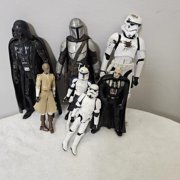 Star Wars Action Figure Set - Black, White, Tan - Picture 9 of 16